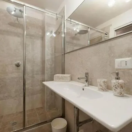 Apartment Shabby Loft In Colosseum Rom