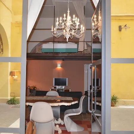Shabby Loft In Colosseum Apartment *
